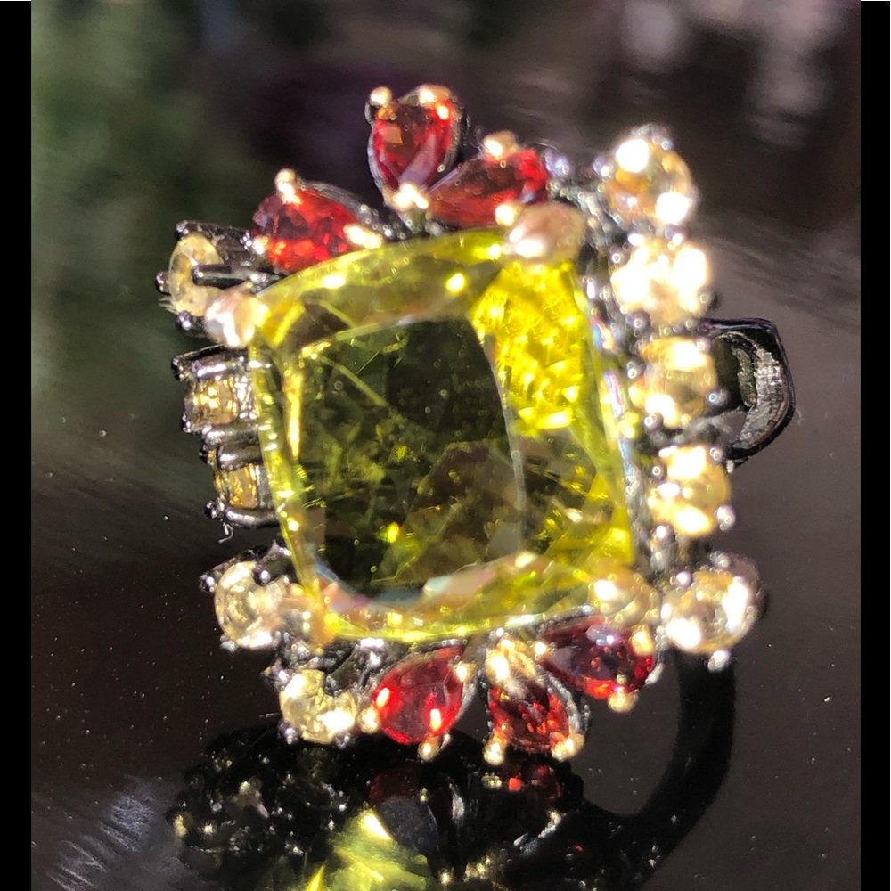 Stunning Genuine 11CT Lemon Quartz Ring